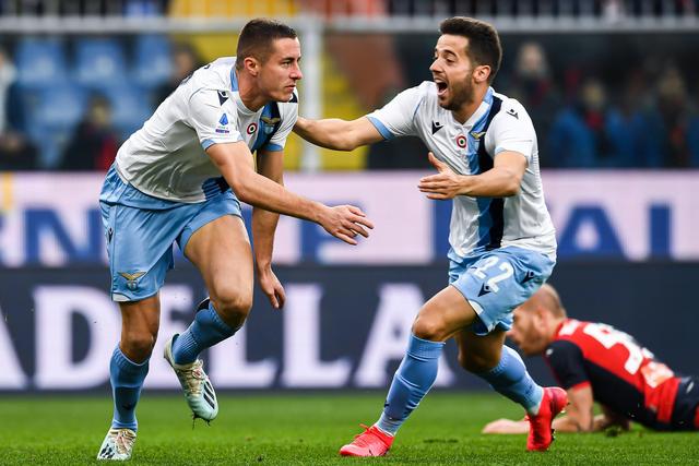 滕哈格回曼彻斯特与妻子晚餐 经纪人团队成员在场